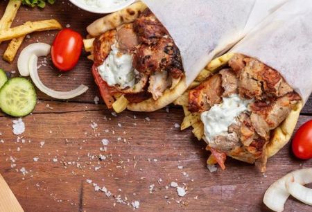 Τι θα ισχύσει τελικά με την αύξηση στο σουβλάκι