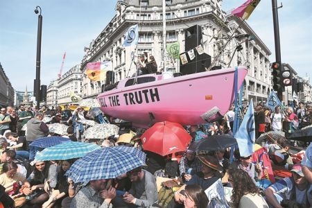 Extinction Rebellion: Το κίνημα που αντιστέκεται κατά της εξαφάνισης του πλανήτη