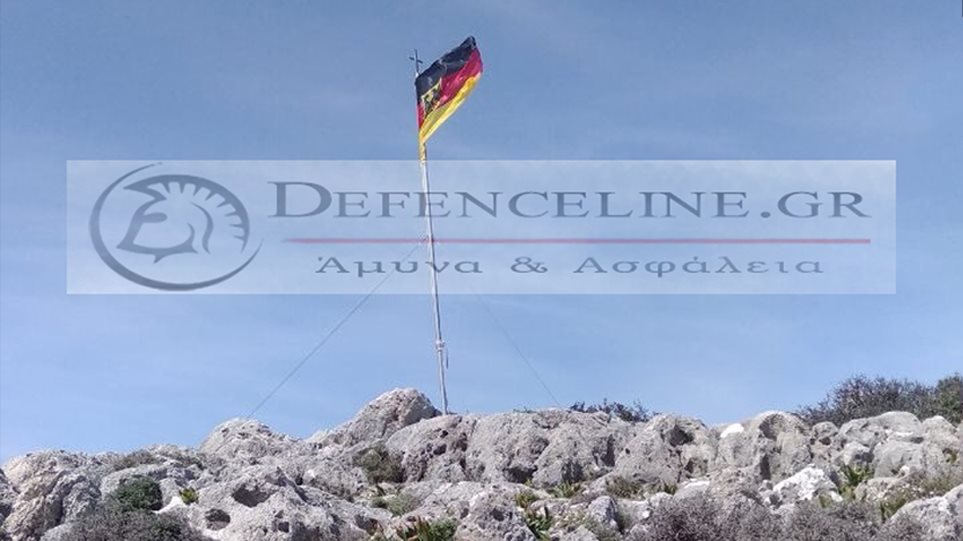 Αποτάχθηκαν οι δυο γερμανοί στρατιωτικοί που κατέβασαν την ελληνική σημαία