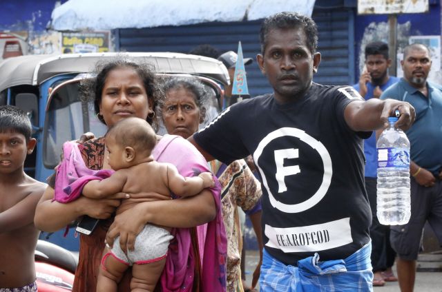 Σρι Λάνκα: Τουρίστες φοβισμένοι ψάχνουν τρόπο να φύγουν