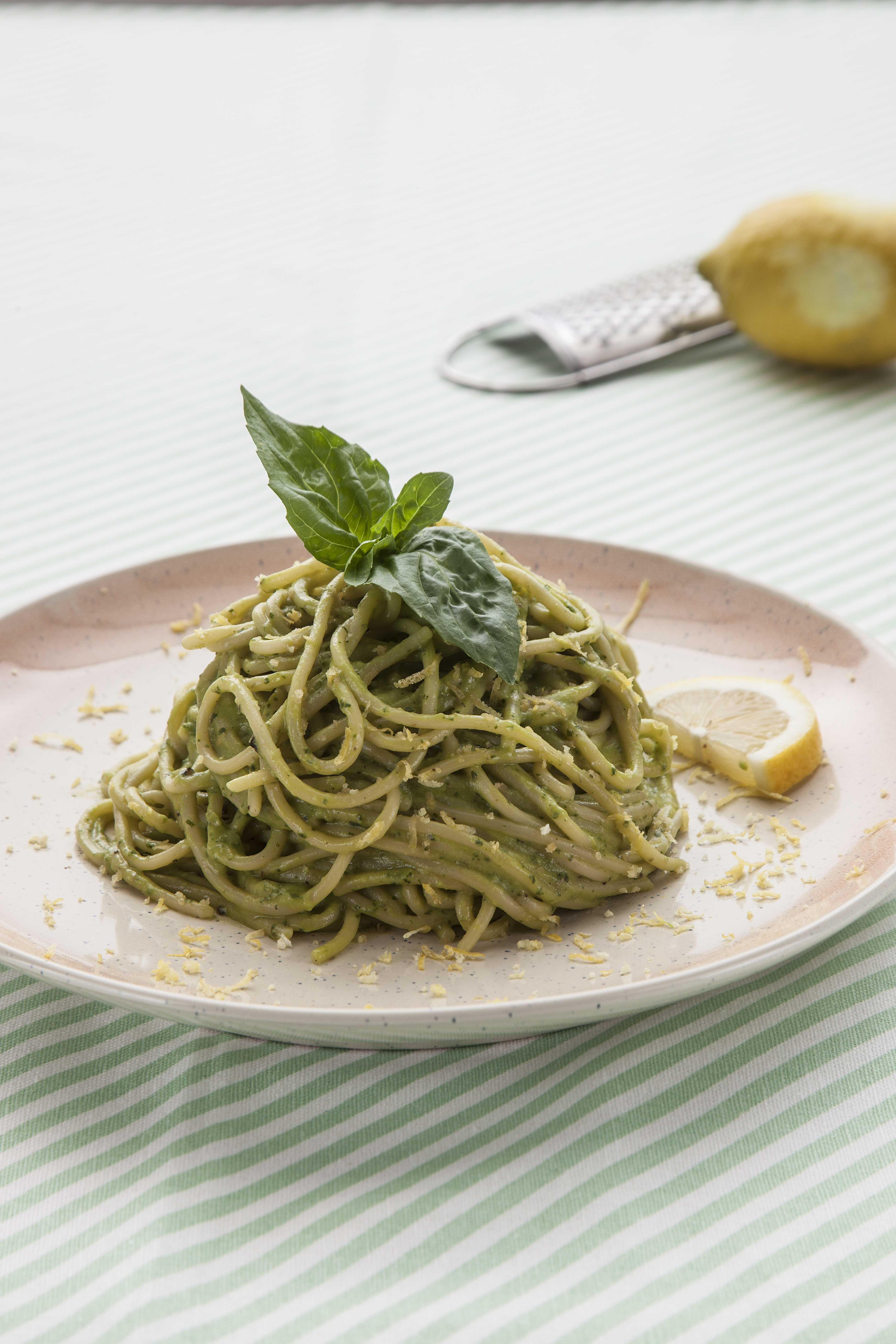 Ζυμαρικά με σάλτσα από αβοκάντο