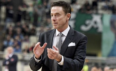 «Θα επιστρέψει στο ΝCAA ο Πιτίνο» επιμένουν στις ΗΠΑ