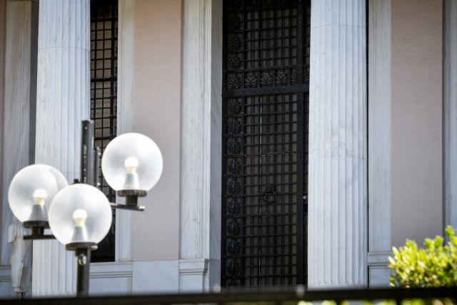 Μαξίμου: Παροχολογία για να ξεφύγει από την καταστροφή –  Πολάκη