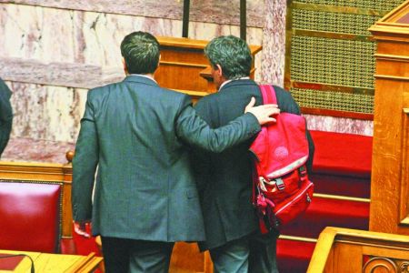 Ανοίγουν το πουγκί των παροχών για τις κάλπες