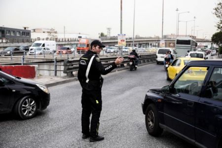 Πάσχα: Με αεροπλάνα, βαπόρια και αυτοκίνητα εγκαταλείπουν την Αθήνα