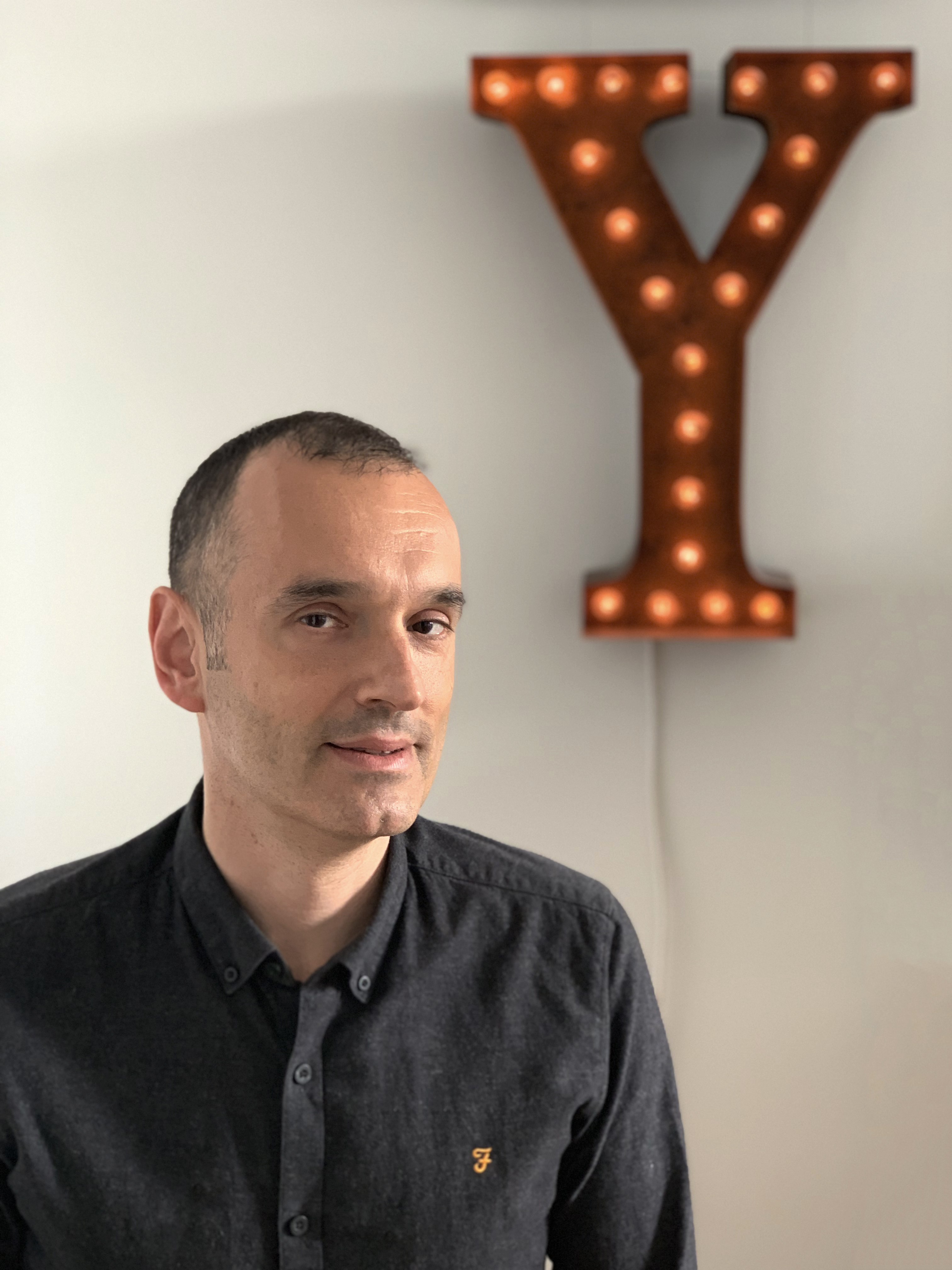 Γιάννης Θαβώρης: Το σκηνικό μιας διεθνούς καριέρας