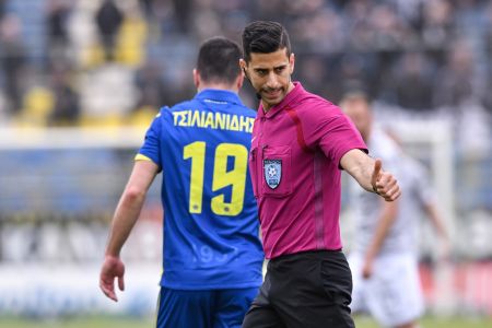 Στον τελικό ο ΠΑΟΚ με (νέο) διαιτητικό σπρώξιμο