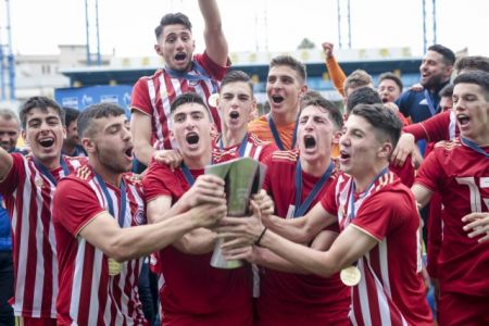 Ολυμπιακός : Οι πανηγυρισμοί της Κ17 και το μήνυμα της ΠΑΕ για την κούπα