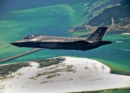 Θρίλερ με τη συντριβή ενός F-35A στη θάλασσα της Ιαπωνίας