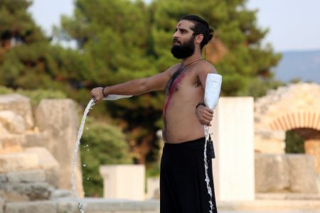 Ο Κωνσταντίνος Μπιμπής  είναι ο «Ίωνας» στη Νέα Υόρκη