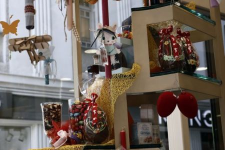 Πασχαλινό ωράριο: Τι ώρα ανοίγουν και τι ώρα κλείνουν τα καταστήματα