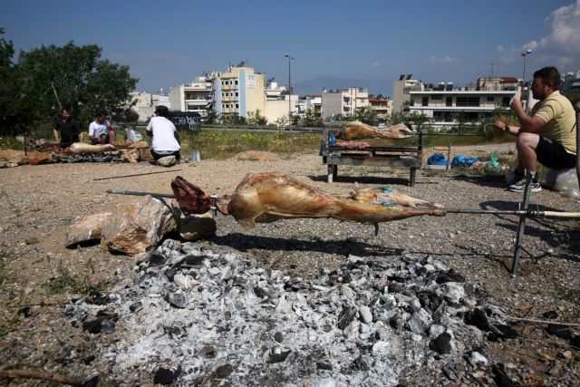 Οι Έλληνες γιορτάζουν το Πάσχα και γλεντούν σε όλη τη χώρα