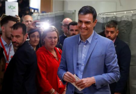 Ισπανία: Πρώτος ο Σάντσεθ χωρίς πλειοψηφία – Στη Βουλή η ακροδεξιά μετά από 40 χρόνια