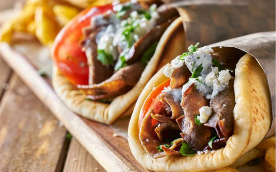 Ξεκινούν έλεγχοι για τις αυξήσεις  στο σουβλάκι