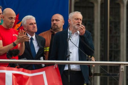 Βρετανία : Πιέσεις στο Εργατικό Κόμμα να συμπεριλάβει ένα δημοψήφισμα στο μανιφέστο του