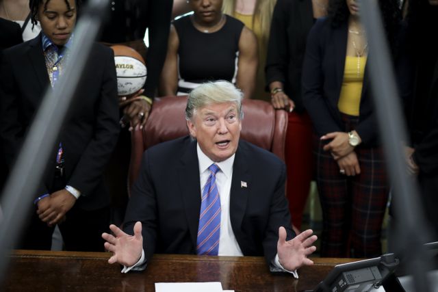 Τραμπ: Με δολάρια οι αιτήσεις ασύλου