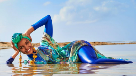 Με χιτζάμπ και μπουρκίνι και μαγιό το εξώφυλλο του Sports Illustrated