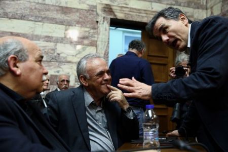 Ξεκίνησαν τα μαχαιρώματα στον ΣΥΡΙΖΑ ενόψει της επερχόμενης ήττας