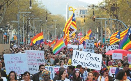 Αμφίρροπες κάλπες στη σκιά εθνικισμού και λαϊκισμού