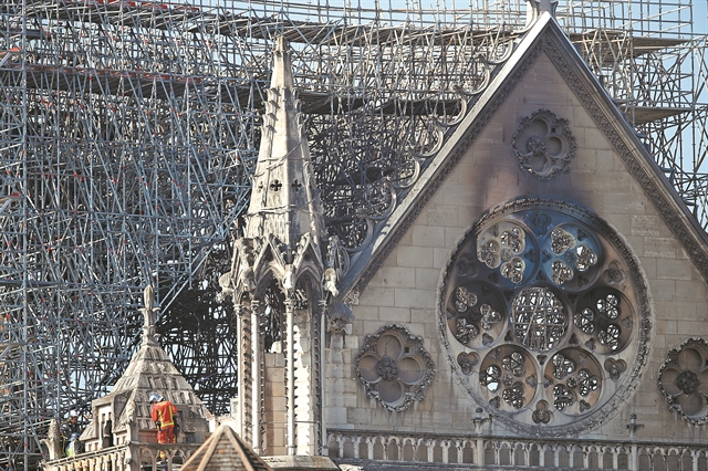 Νοτρ Νταμ Η Παναγία που ένωσε τον κόσμο και δίχασε τους Γάλλους