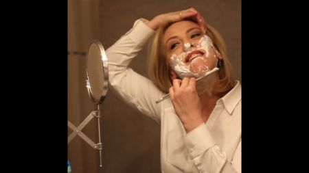 Aπόν αντρέπεται, ο κόσμος εν δικός του