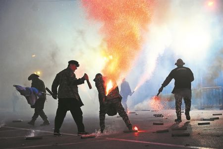 Αδέσποτες σαΐτες, αδέσποτες       σφαίρες, αδέσποτη χώρα