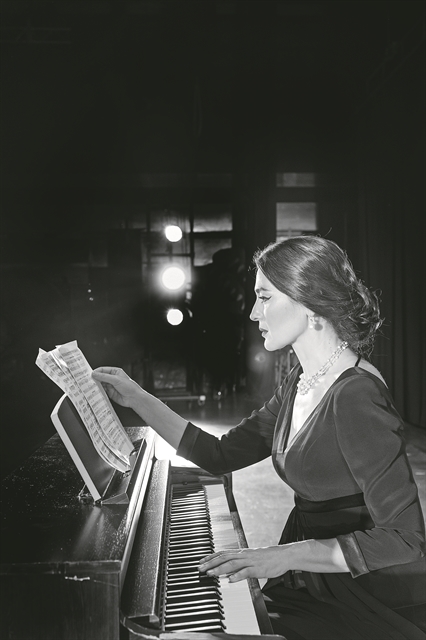 Ενας θερμόςθεατρικόςχειμώνας