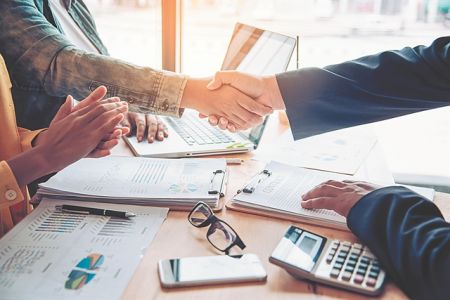 Τελειώνουν οι «χρυσές ευκαιρίες» για ντιλ