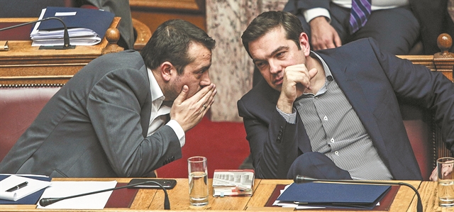 Μάχες οπισθοφυλακής στο Μαξίμου