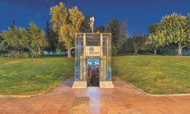 ΚOKKINIAΣ ΣΤΗΝ ΠΑΛλΗΝΗ