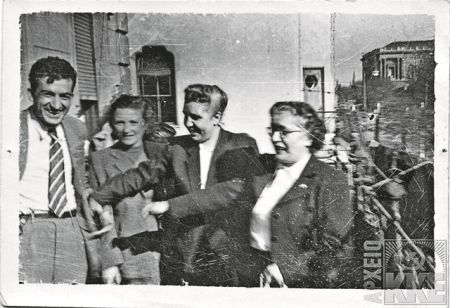 «Ξήλωσαν» τον Μπελογιάννη μαζί με τα σύμβολα του υπαρκτού