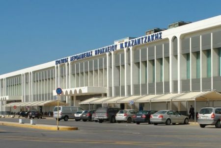 Ηράκλειο: Επιχείρησαν να ταξιδέψουν με πλαστά διαβατήρια – 5 συλλήψεις