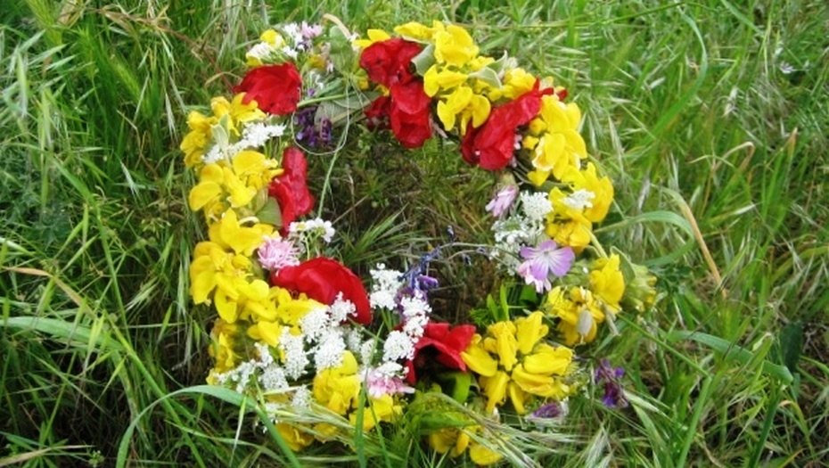 Μαγιάτικο στεφάνι από την Αρχαιότητα