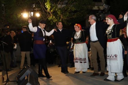 Τσίπρας – Πολάκης: «Αγκαζέ» σε προεκλογική φιέστα στη Κρήτη