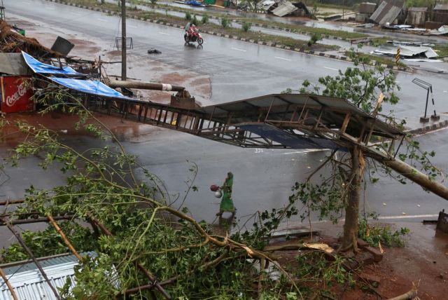 Στη δίνη του κυκλώνα Φάνι η Ινδία – Τουλάχιστον δύο οι νεκροί