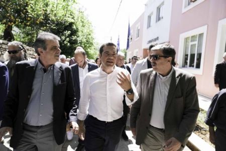 Tsipras touts intention to seek German WWII reparations on campaign stop in Crete