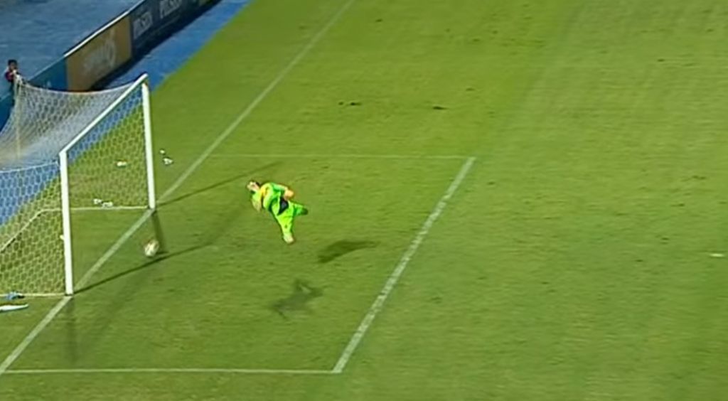 Ούτε στην Ελλάδα: Μέτρησε γκολ που δεν έφτασε καν στη γραμμή του τέρματος