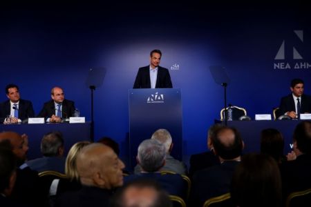 Πολιτική Επιτροπή ΝΔ: Ο Μητσοτάκης αναφέρθηκε στον ΣΥΡΙΖΑ και… έσβησαν τα φώτα