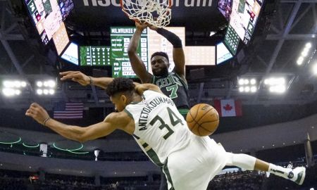 Νέο πόστερ κάρφωμα του Μπράουν στον Αντετοκούνμπο