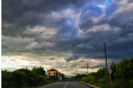 Καιρός: Βροχές και καταιγίδες τη Δευτέρα