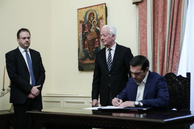 Πυρ ομαδόν από αντιπολίτευση για την υπουργοποίηση Θεοχαρόπουλου