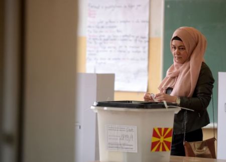 Σκόπια: Σε εξέλιξη η ψηφοφορία για τον δεύτερο γύρο των προεδρικών εκλογών