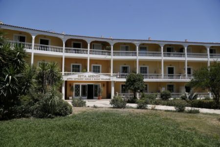 Γηροκομείο Αθηνών: Έκλεψαν και βανδάλισαν τον ναό