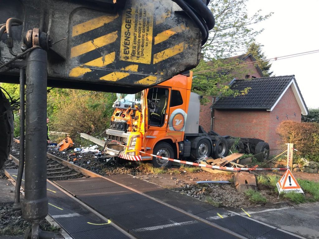 Γερμανία: Σύγκρουση τρένου με φορτηγό – 11 τραυματίες