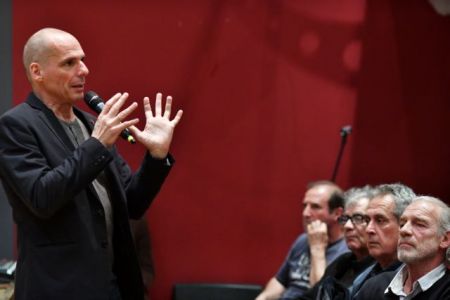 Βαρουφάκης για παροχές Τσίπρα : Είναι η μονιμοποίηση 4ου Μνημονίου