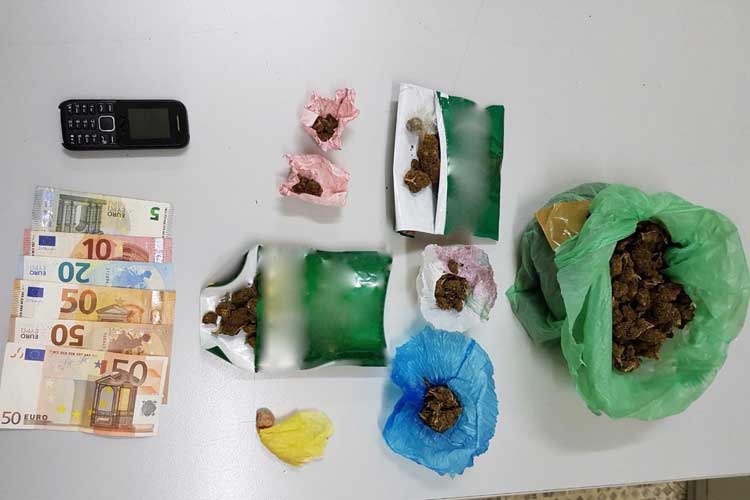 Ιωάννινα: Αστυνομικός σκύλος οδήγησε στη σύλληψη 27χρονου για ναρκωτικά