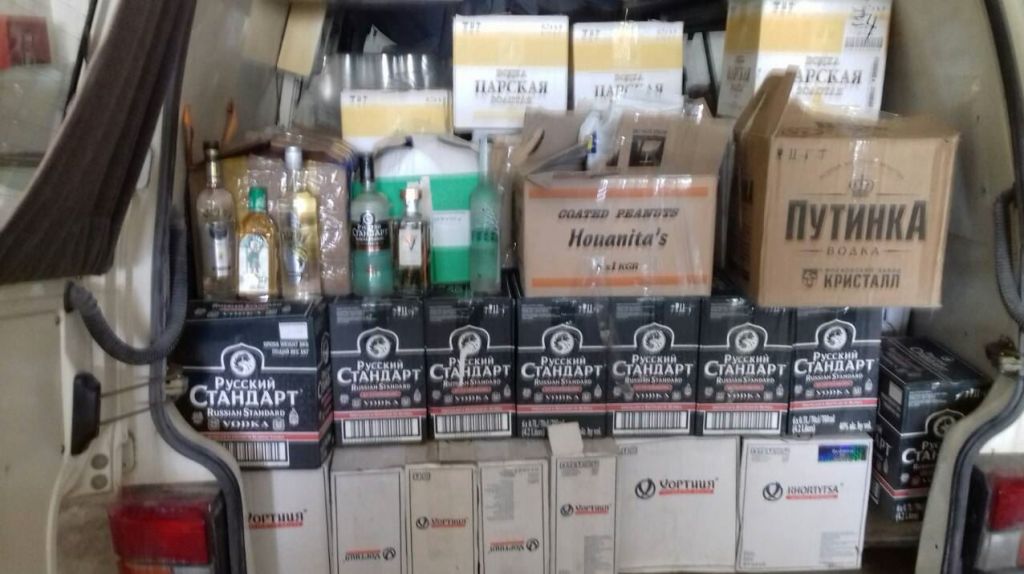 ΑΑΔΕ: Πάνω από 12.880 λίτρα αλκοολούχα ποτά κατέσχεσε το Πάσχα