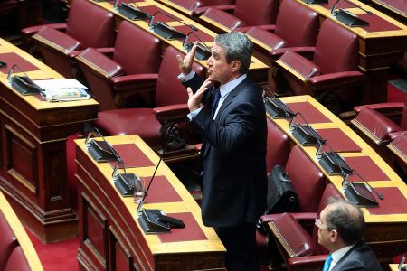 Βουλή: Άγρια κόντρα Λοβέρδου – Θεοχαρόπουλου