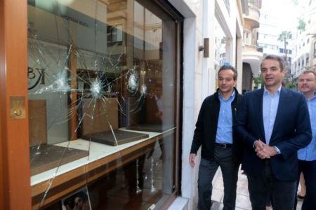 Μητσοτάκης από Βουκουρεστίου: Δεν είναι δυνατόν να είμαστε όμηροι 30 τραμπούκων