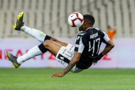 Γκολ με ανάποδο ψαλιδάκι του Άκπομ: 1-0 ο ΠΑΟΚ